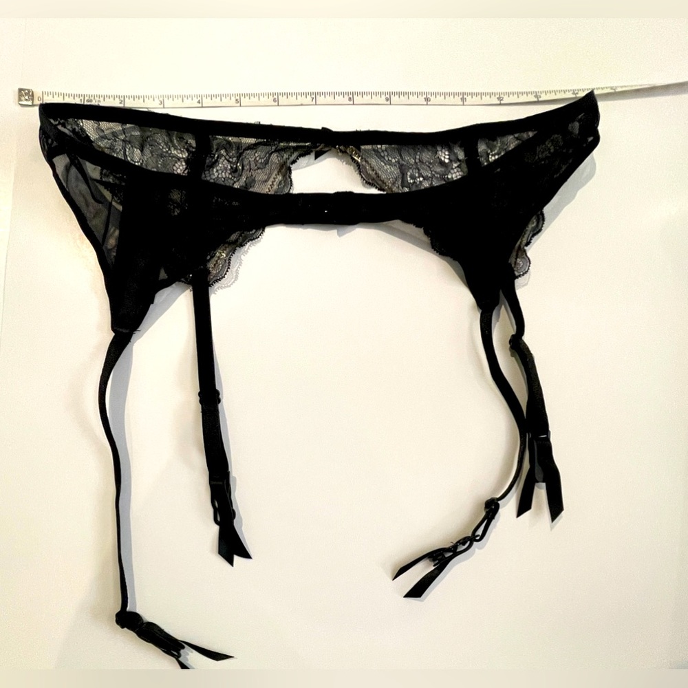 Black Lace Garter Belt with Adjustable Straps - Picture 10 of 12